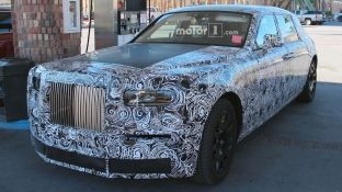 Rolls-Royce Phantom spiunohet në shkretëtirë [foto]