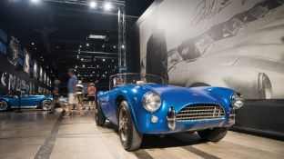 Rikthehet klasiku Shelby Cobra i vitit 1962 [foto]
