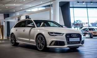 Audi RS6 sportiv me klasë e ngjyrë të bardhë [foto]