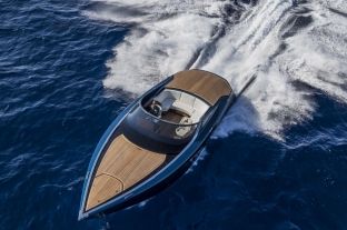 Motobarka Aston Martin AM37 lansohet në panairin e jahteve në Monako [foto]
