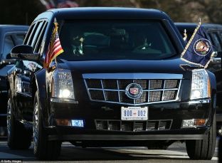 Trumpin e pret ‘Bisha’ e re në Shtëpinë e Bardhë [foto/video]