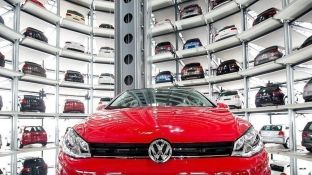 Volkswagen kthehet në automjete elektrike për të rritur profitin