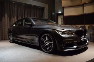 BMW M760Li xDrive në Abu Dhabi [foto]