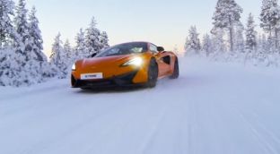 McLaren 570S “vallëzon” në një liqen të ngrirë [foto/video]