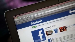 Facebook lufton bllokuesit e reklamave në faqen e tij
