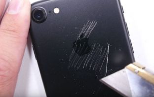 iPhone 7 i bëhet testi i torturës [video]
