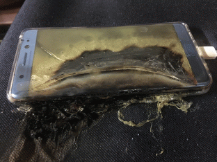 Samsung u jep nga 100 dollarë klientëve për të mos braktisur brendin e tyre