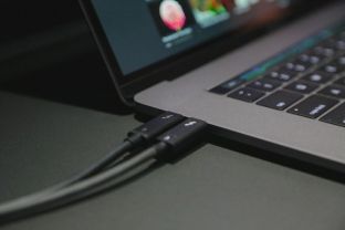 Brexit rrit çmimet e Mac të Apple në Britani për 25%
