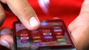 Karikimi i smartfonëve vetëm një herë gjatë javës do të jetë i mundur!
