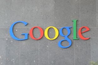 Google hoqi 900 milionë pirateri në 2016-ën