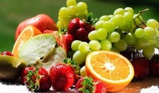 Ushqimet më të mira verore për të humbur kilet e tepërta