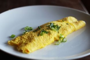 Si të përgatisni një omlet ideal [video]