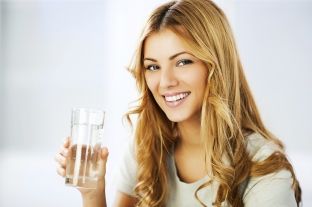 A mund ta përshpejtojë dobësimin uji me limon