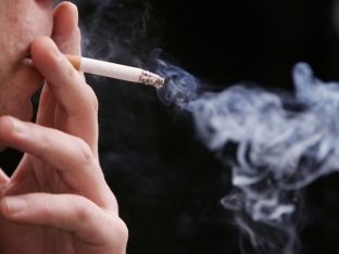 Kanceri i pankreasit shfaqet dhjetë vjet më herët te duhanpirësit dhe te alkoolistët