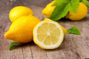 Shëroni dhimbjen e kyçeve me lëkurë limoni