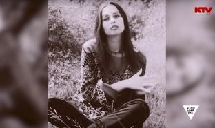 Kush është biondja e klipit të Ardit Gjebresë, “Makina e memories” [video]