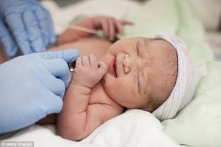 Zemra e bebes fillon të rrahë 16 ditë pas ngjizjes