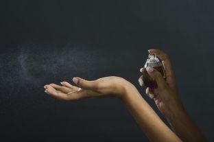 Të përdorësh parfum edhe në... kërthizë