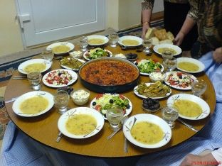 Mëngjesi i bollshëm nuk e zvogëlon sasinë e kalorive