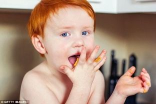 Rekomandimi i ri: Ushqeni foshnjat 4 muajsh me kikirikë dhe vezë