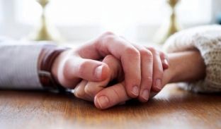 Lumturia varet nga shëndeti dhe miqtë, jo nga paratë