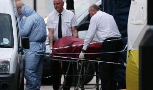 Një i ri në Londër ther një të moshuar dhe plagos disa të tjerë