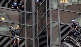 Arrestohet 20 vjeçi që tentonte të futej në ndërtesë të Trumpit