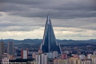 Koreja Veriore i detyron punëtorët të marrin drogë për të përfunduar ndërtesat në kohë