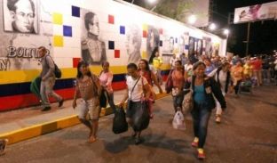 Venezuela në krizë të rëndë ekonomike, rihap kufijtë me Kolumbinë