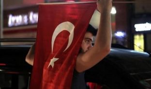 Policia ka hyrë në disa gjykata në Stamboll