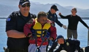 Rreth 50 migrantë shpëtohen në Greqi