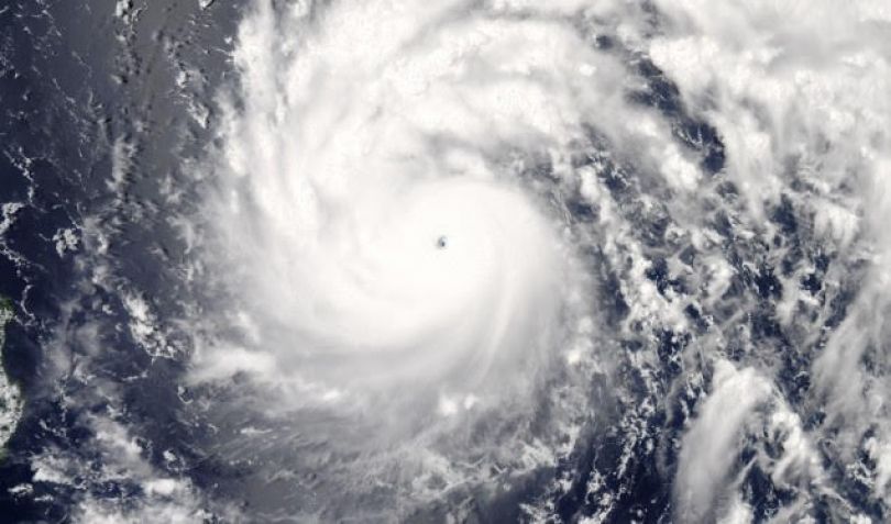 Japonia nën kërcënimin e dy tajfuneve