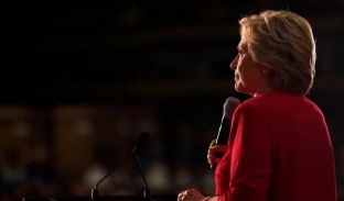 FBI gjen rreth 15 mijë e-mail të Hillary Clintonit