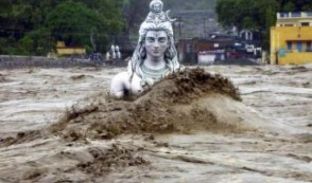 Më shumë se 250 të vdekur nga përmbytjet sezonale në Indi