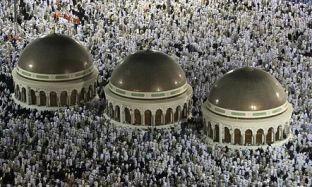 Ateisti në Arabinë Saudite dënohet me 10 vite burg e 2000 kamxhikime