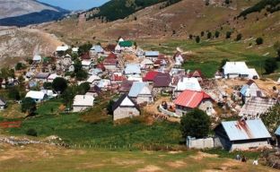 Fshati që mbijetoi gjatë luftës