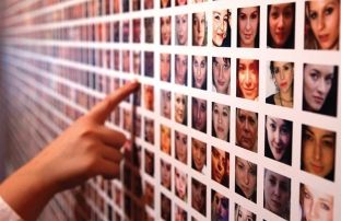 “Facebooku” si vitrinë për punësim