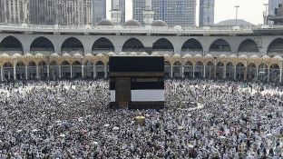 Mbi një milion besimtarë arritën në Mekë