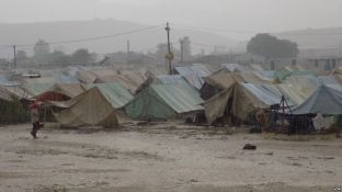 Përmbytet strehimorja e refugjatëve në Janinë