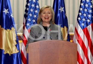 Clinton: S’e kam ditur që pneumonia bëhet problem i madh