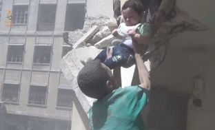 Moment tjetër prekës nga Siria