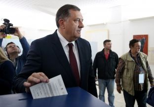  Serbët e Bosnjës po votojnë për 9 janarin Ditë të Republikës