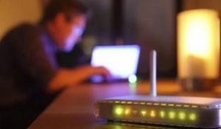 Zviceranët votojnë pro përgjimeve elektronike nga shërbimet sekrete