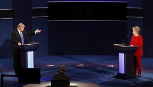 Shkëmbime të ashpra në debatin Clinton-Trump