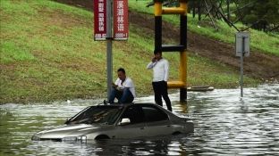 Tajfuni Megi godet Kinën lindore, 32 persona të zhdukur