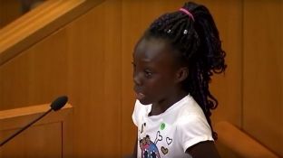 “Leksion mbi racizmin” i vogëlushes 9-vjeçare [video]