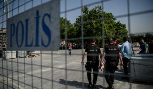 Turqia pezullon nga puna edhe 12 mijë policë