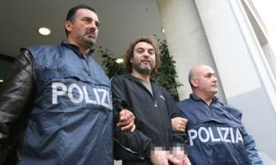 Arrestohet bosi i mafias, fshihej në shtëpi të vet