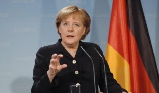 Merkel: Mbyllja e rrugës ballkanike nuk e zgjidhi krizën e refugjatëve