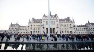 Mbyllet pa pritmas gazeta Nepszabadsag në Hungari